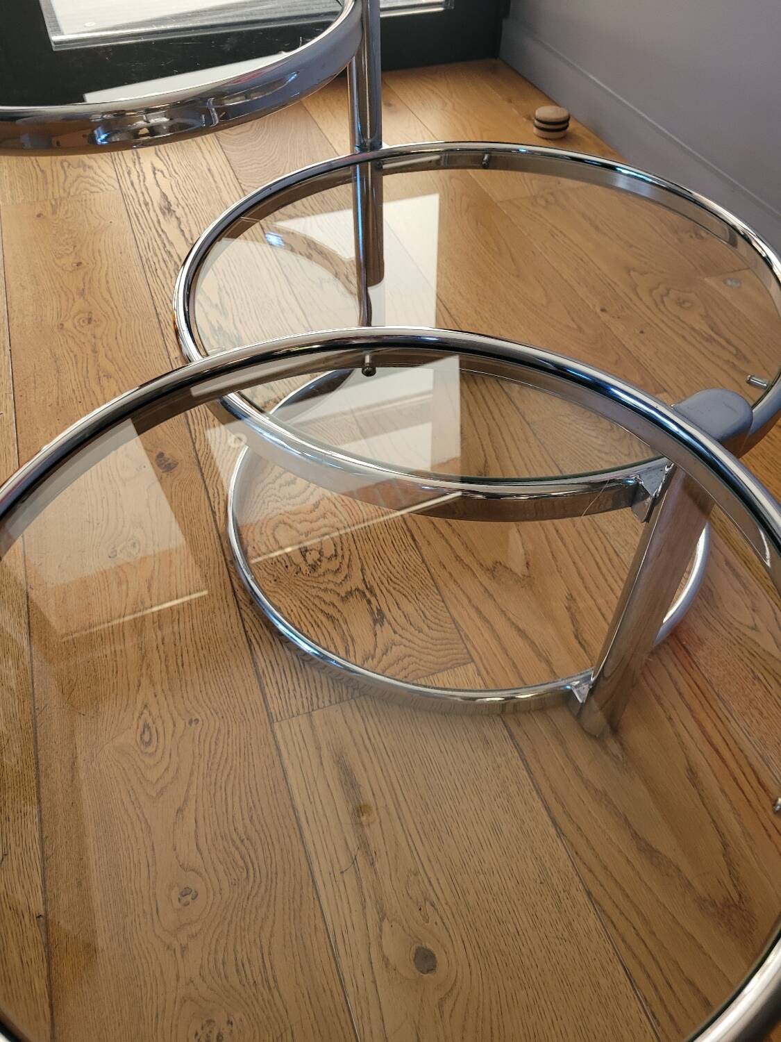 Round coffee table