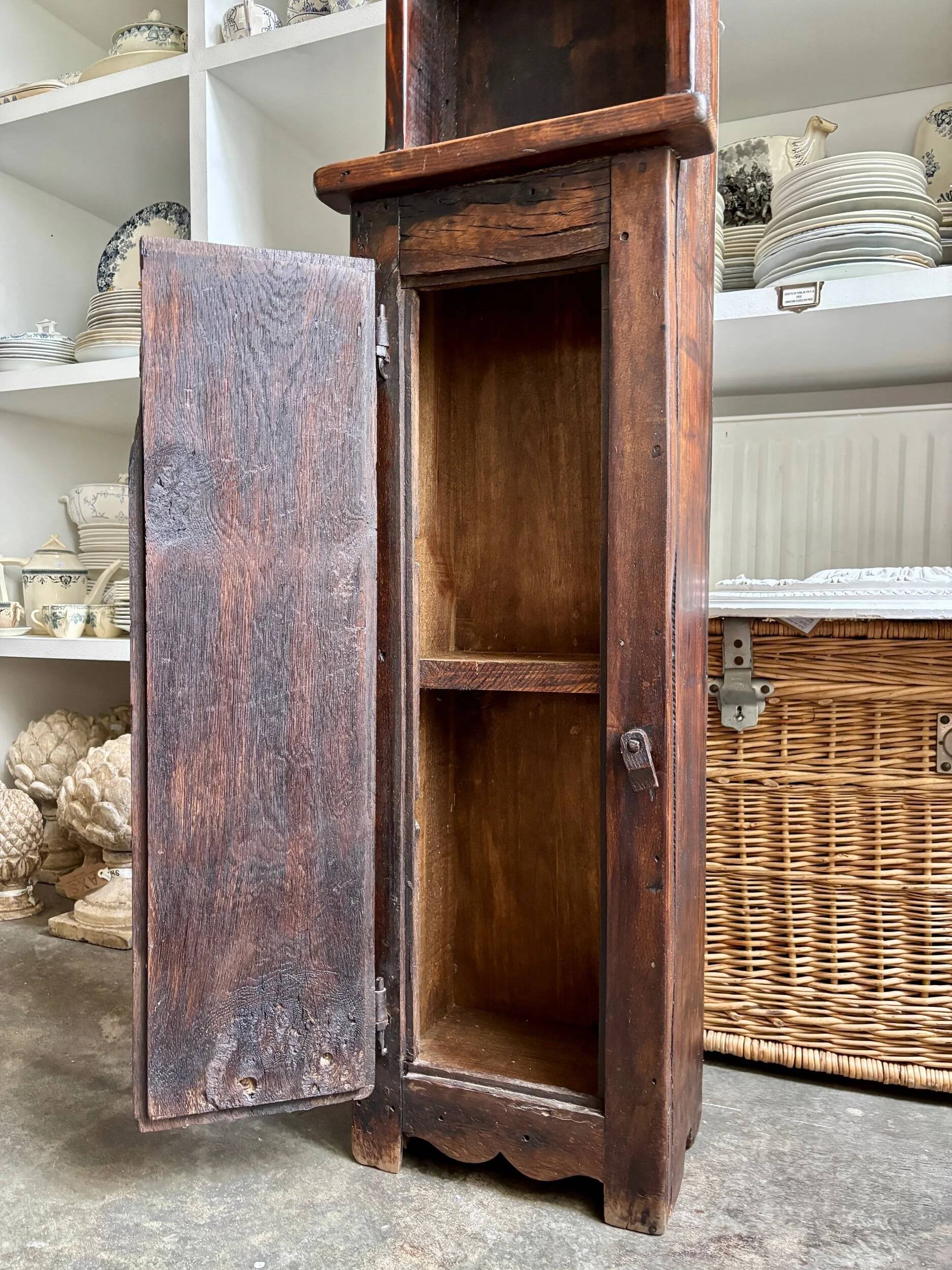 Meuble de rangement en bois foncé - XVIIIème