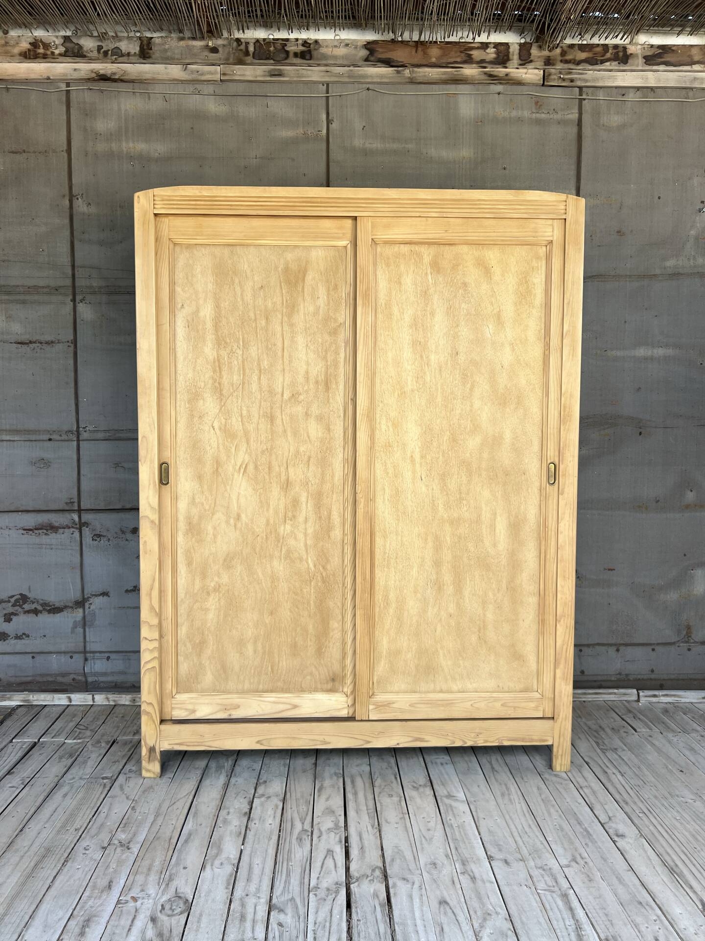 Sliding door wardrobe in raw wood