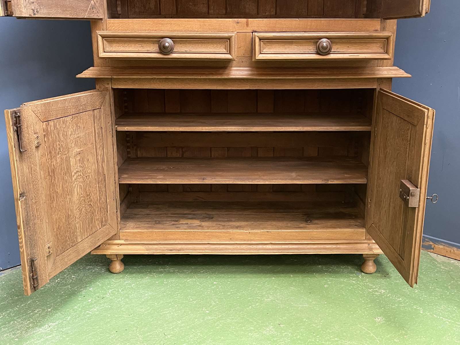 Sideboard 4 doors of the eighteenth in raw oak