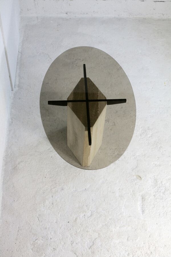 Table de séjour, piètement en pierre et plateau elliptique en verre fumé, Italie, 1970
