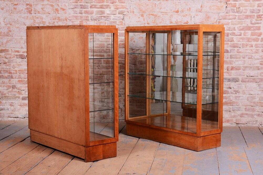 Art Deco Display Cabinets in Maple, Glass, and Mirror, Czech, 1930s, Set of 2