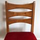 Suite de 6 chaises en chêne et assises de velours rouge