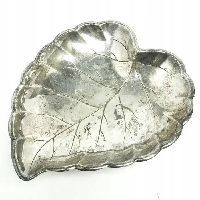 R1J Art Nouveau platter in the shape of a leaf