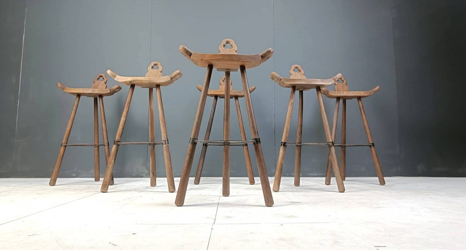 Ensemble de 6 tabourets de bar brutalistes, années 1960