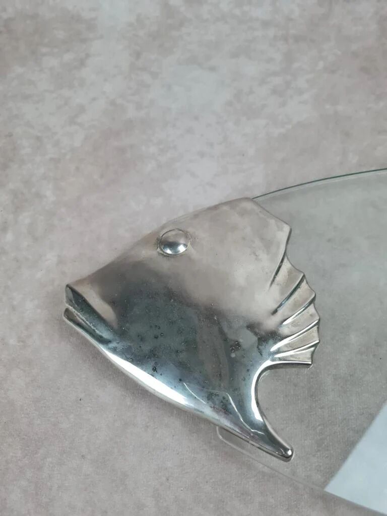 Glass and silver-plated fish trivet