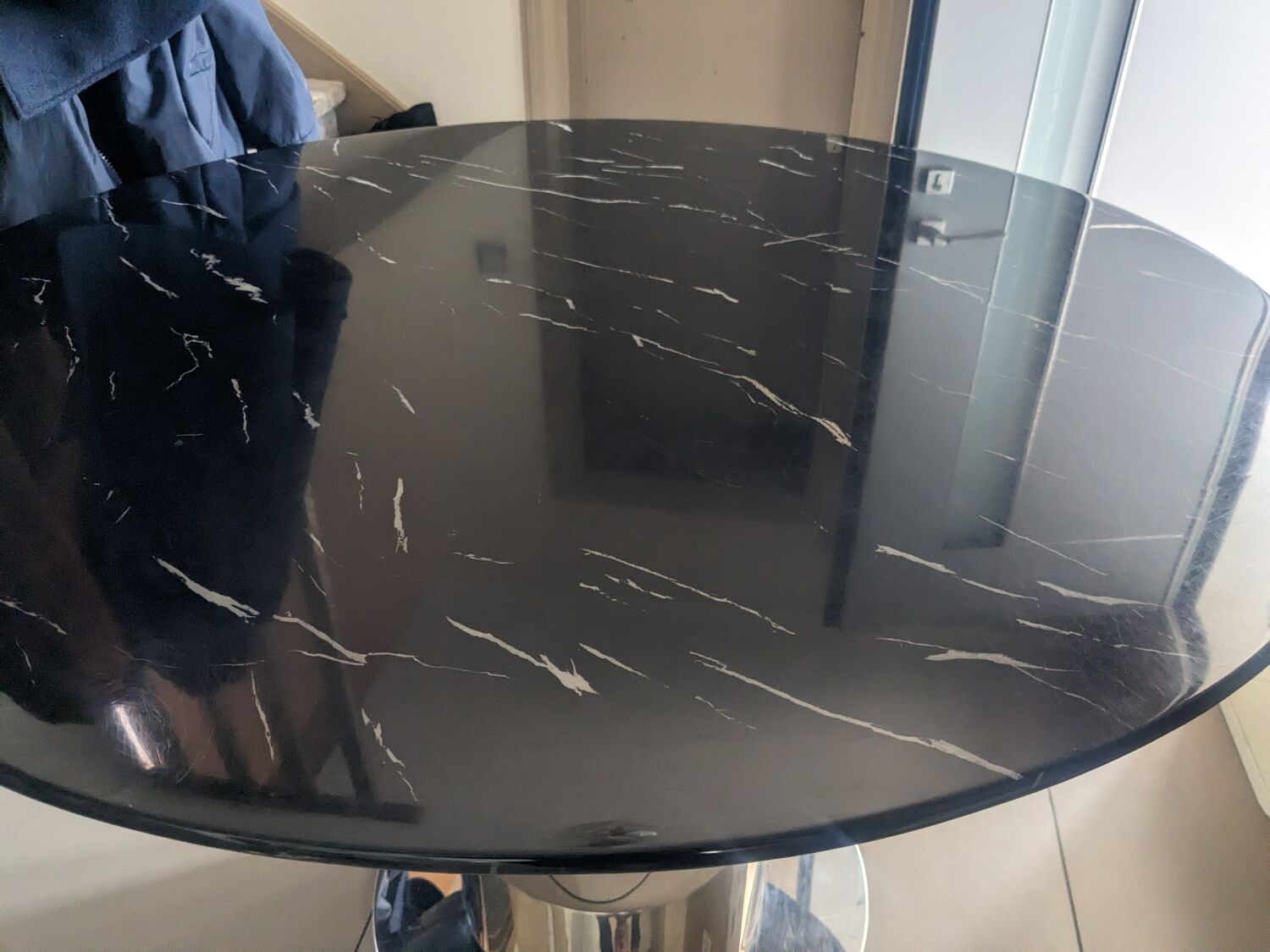Round designer table in marble and metal