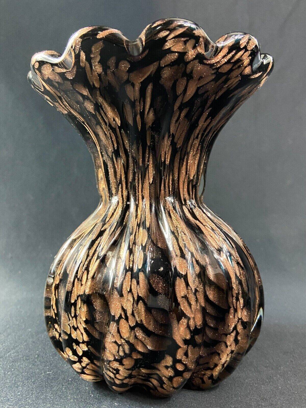 Vase signed in Murano Venice crystal with gold inclusion on a black background
