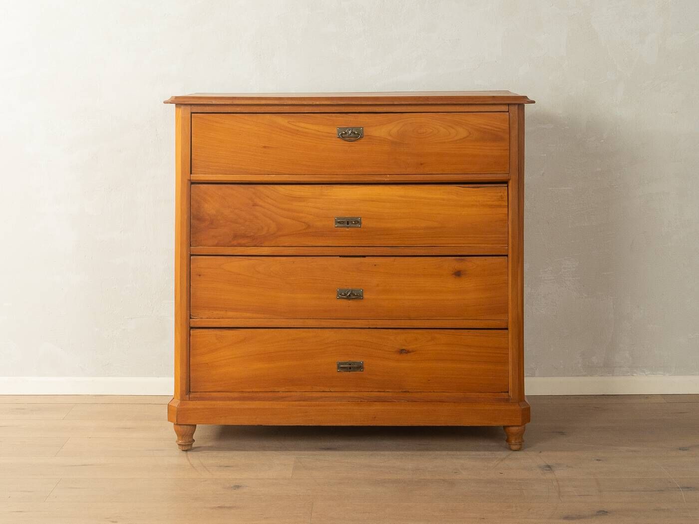 Commode Biedermeier en placage de cerisier, 19e siècle