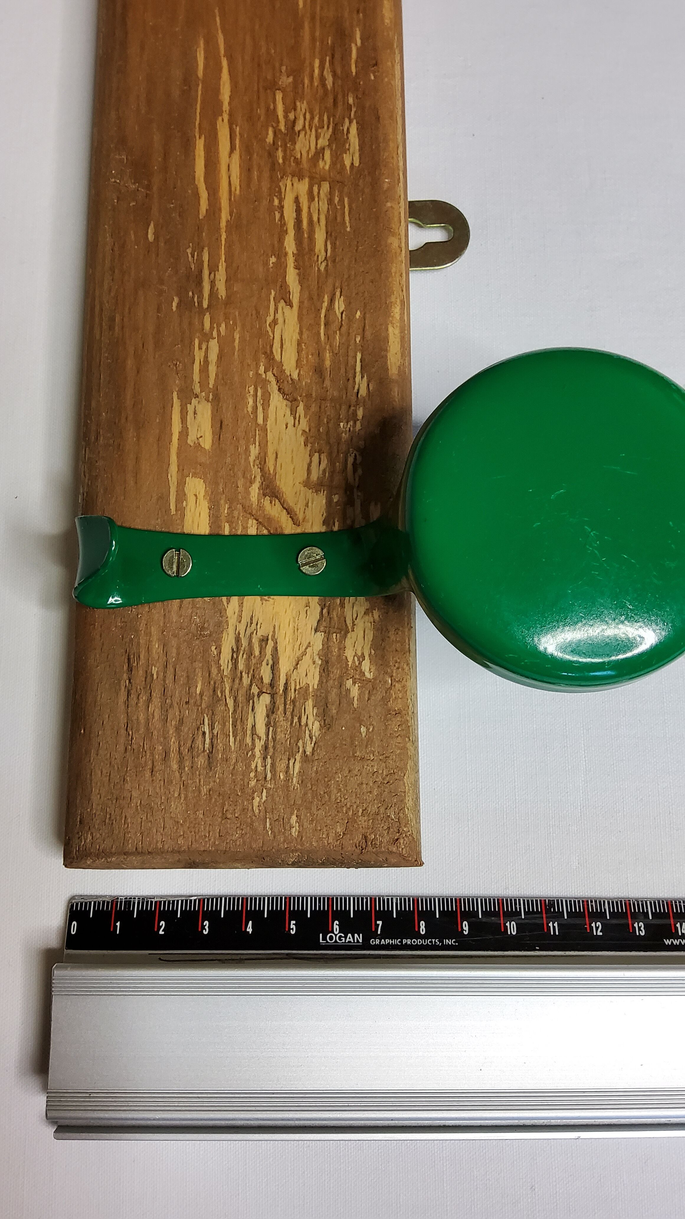 Portemanteau mural, 4 patères doubles en métal laqué vert, style industriel, 80 cm