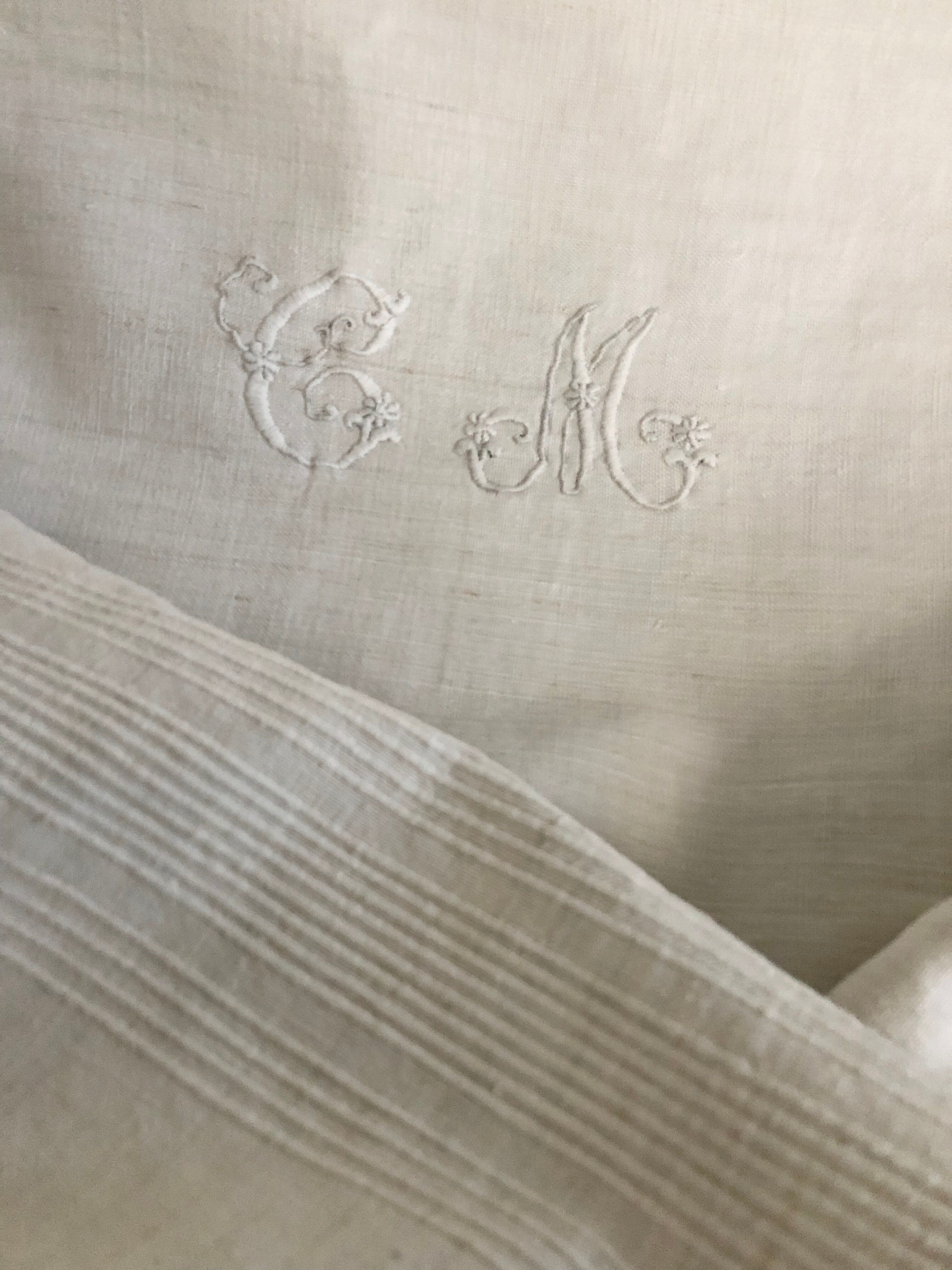 Winegrower's tablecloth, embroidered bedding and monogram