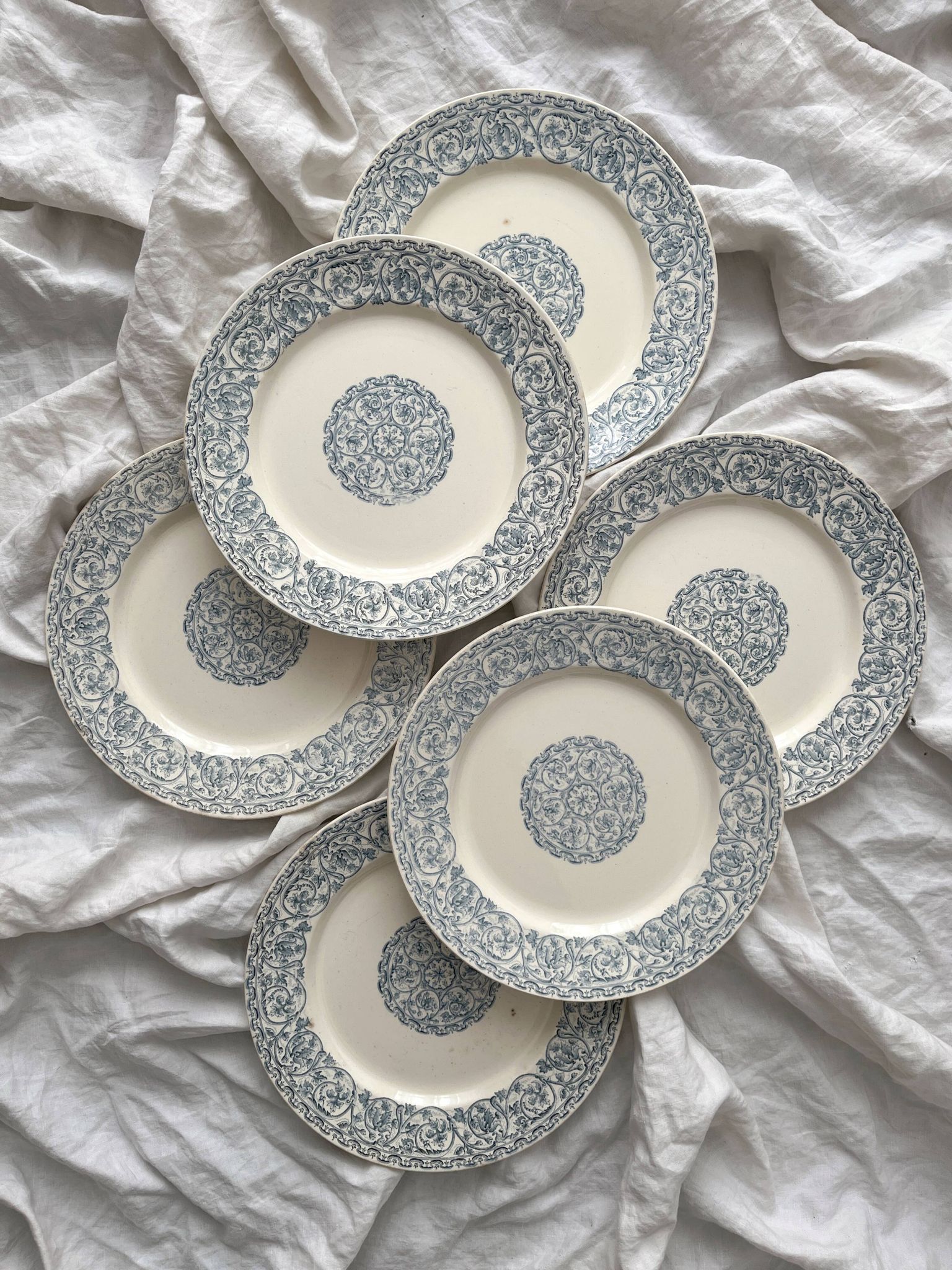 6 iron earthenware flat plates "Renaissance" Creil et Montereau