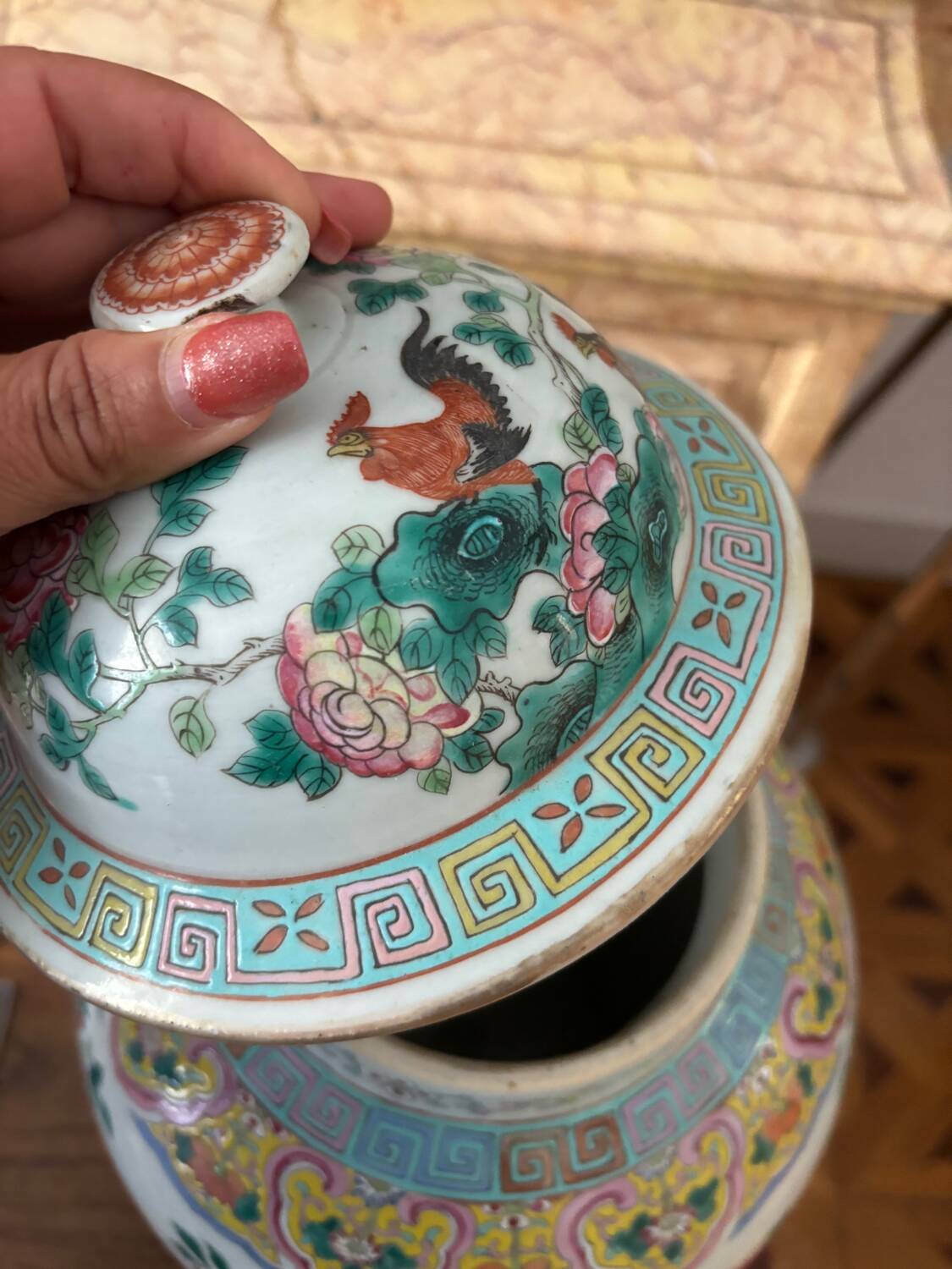 Vase couvert en porcelaine de la famille rose, Chine XIXème