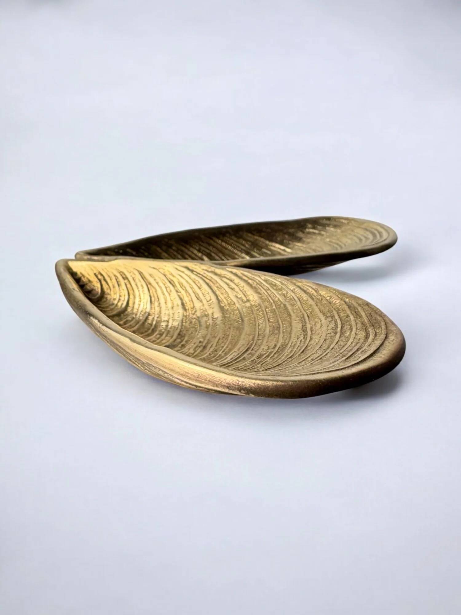 Mussel shell vide-poche in bronze, Italy, 1970s