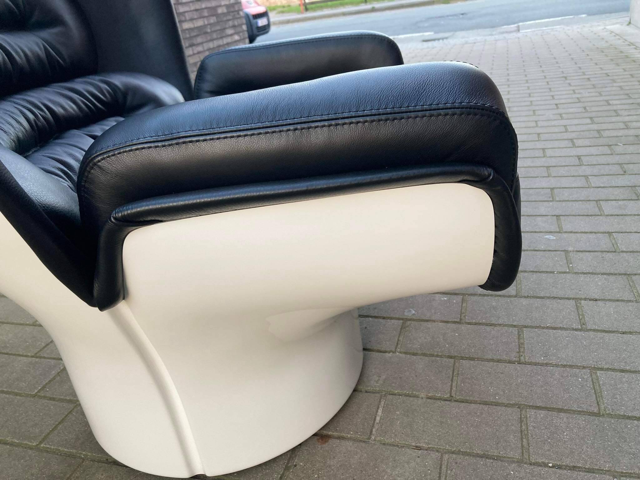 2x Joe Colombo Elda LONGHI Chair Black leather, White fiberglass
