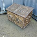 Coffre à bois en cuivre repoussé ancien