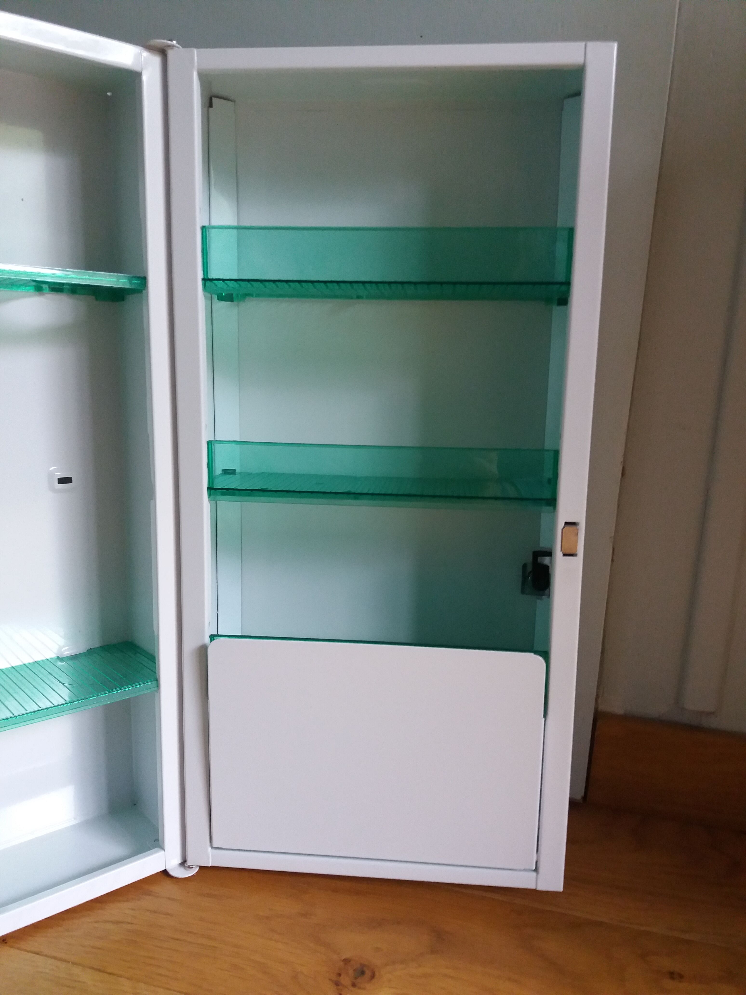 Rossignol medicine cabinet