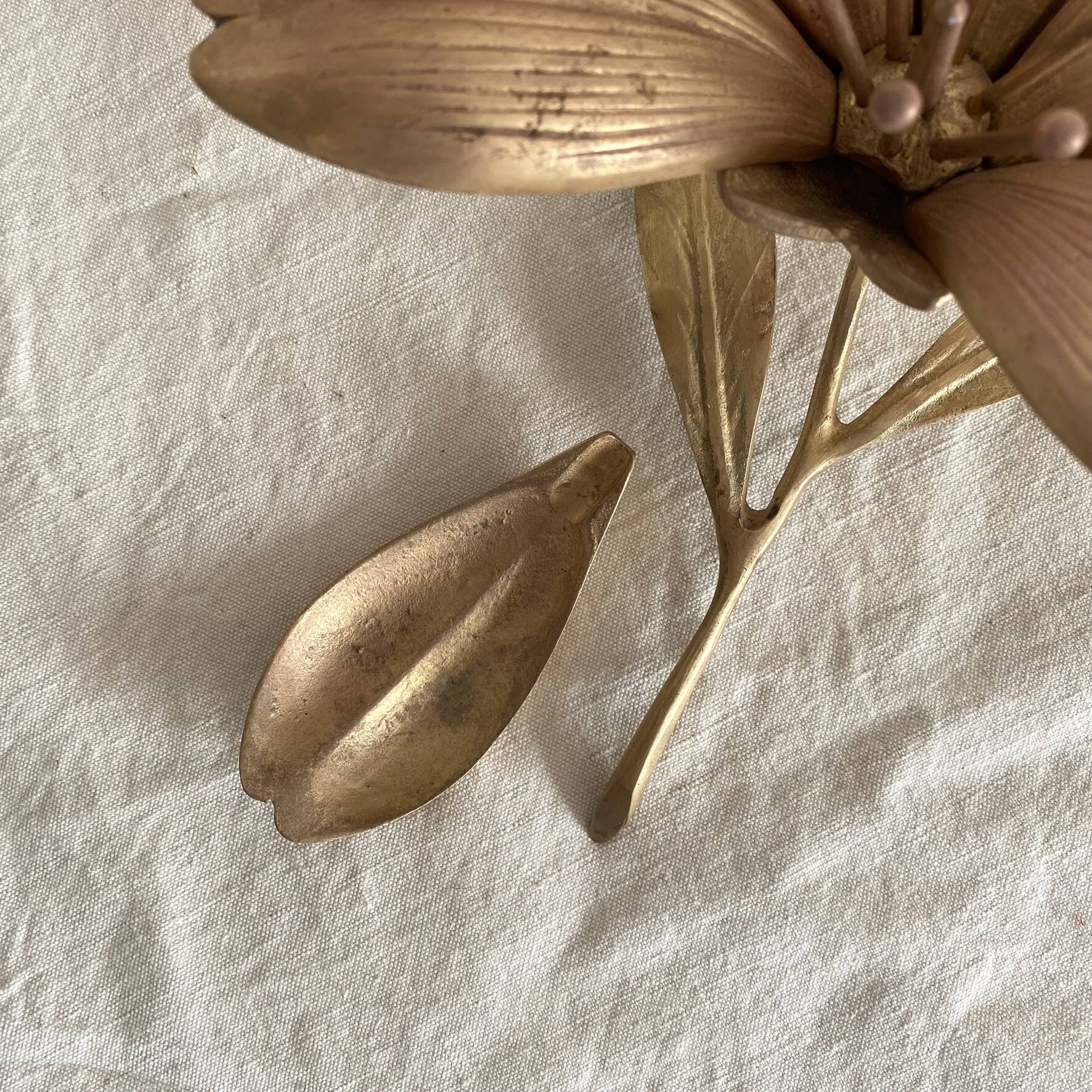 Brass flower, ashtray petals from the 60s-70s.