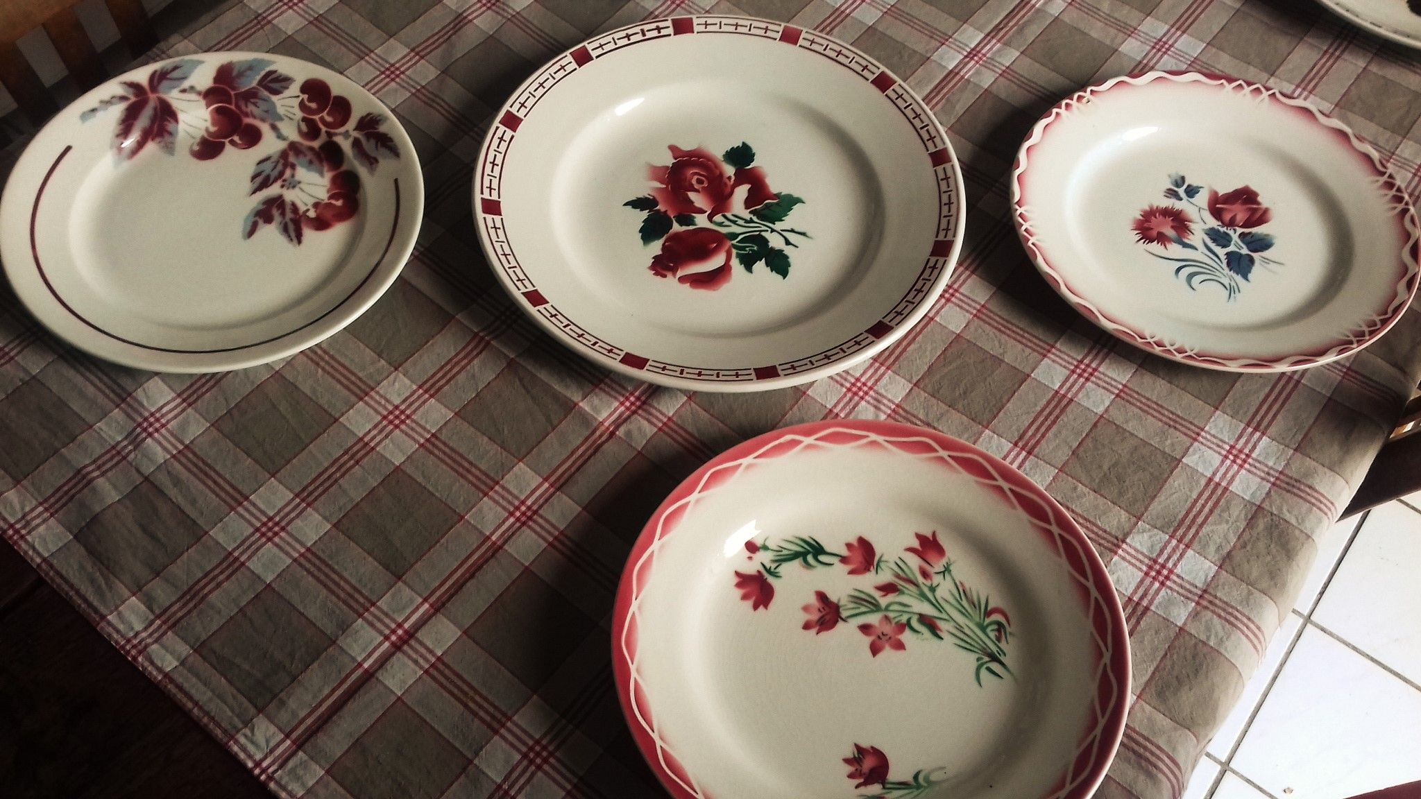 6 flat plates and one plat Badonviller Digoin Sarreguemines