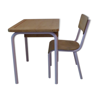 Pink desk and its chair