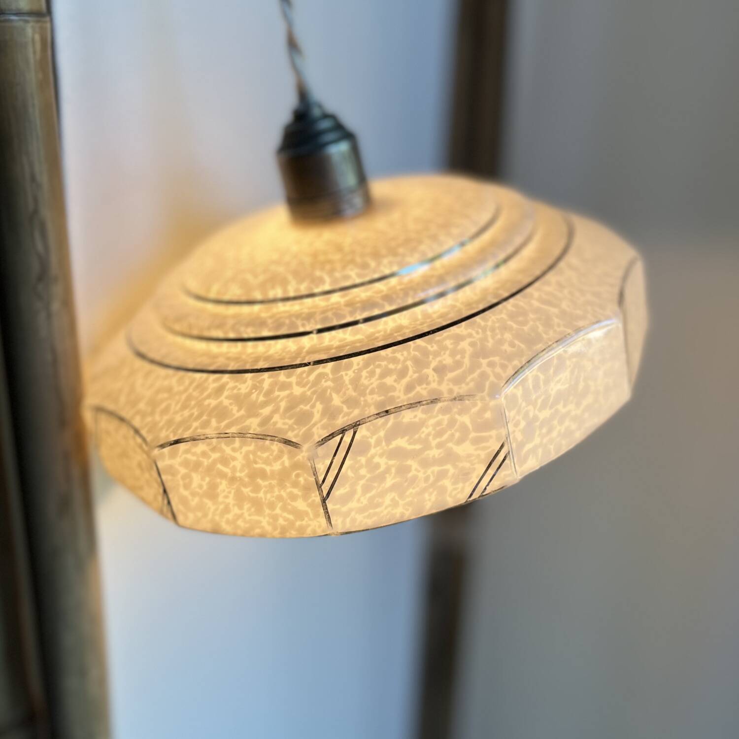 Clichy glass pendant and its socket with a knob