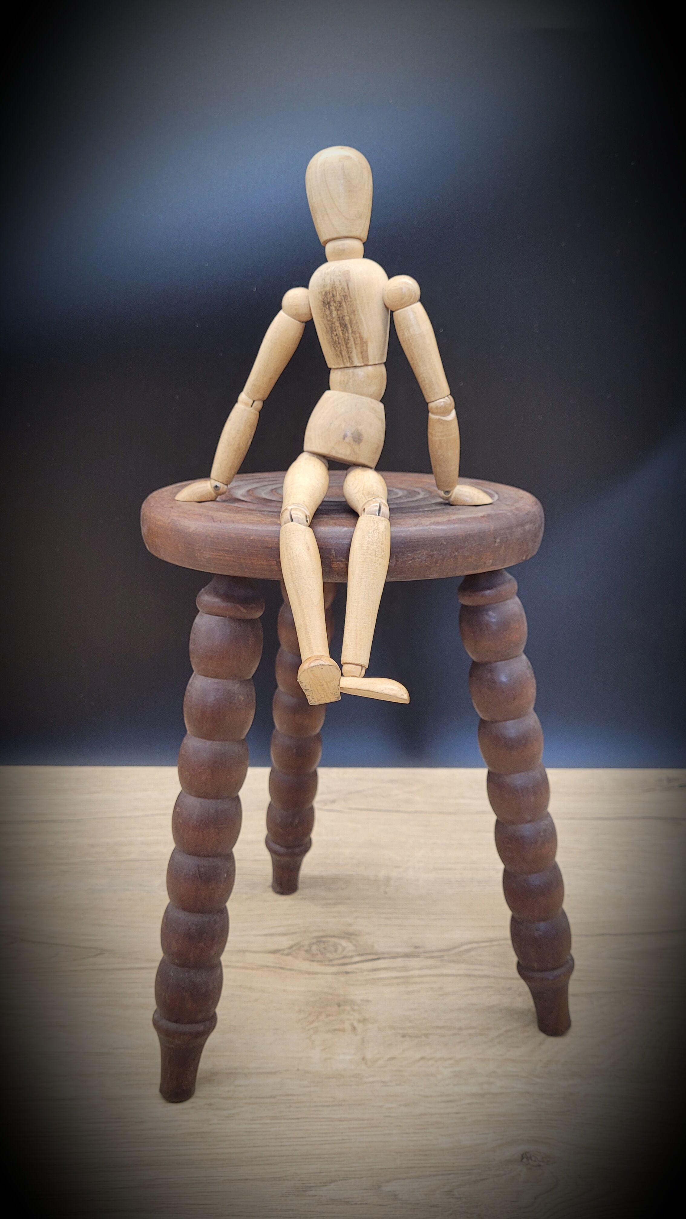 Tripod stool ball lined