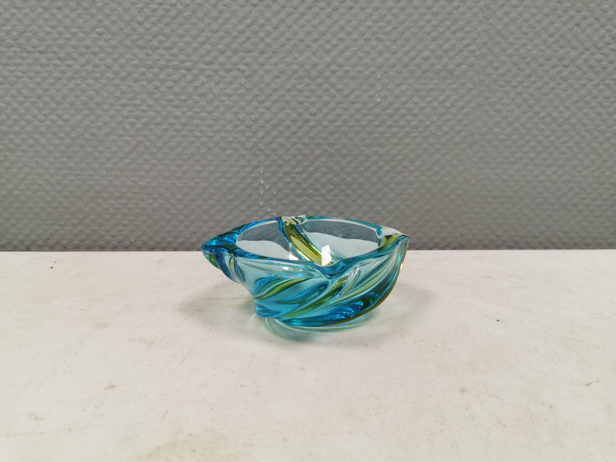 Beautiful ashtray in multicoloured glass. We guess Italy, 1980s.