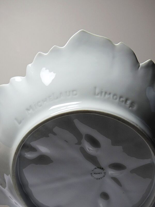 Coupe feuille de vigne en porcelaine céladon de L. Michelaud Limoges, 1930-50