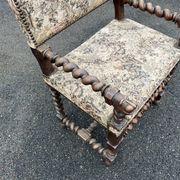 Fauteuil de style Louis XIII à dossiers et pieds torsadés