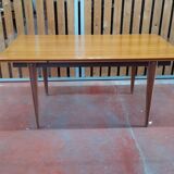 Extendable teak table