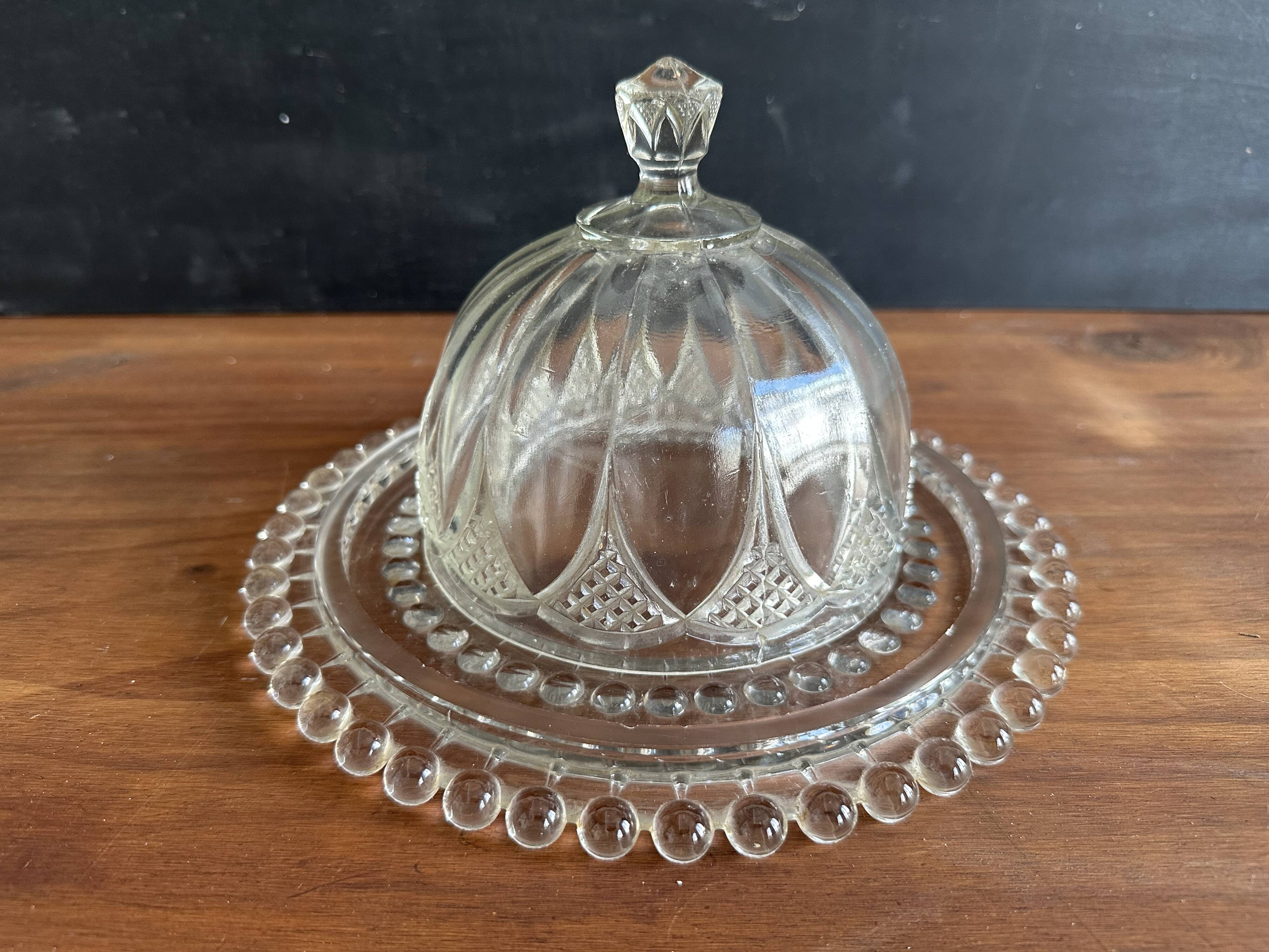 Vintage glass cheese dome with its plate, 1950s.