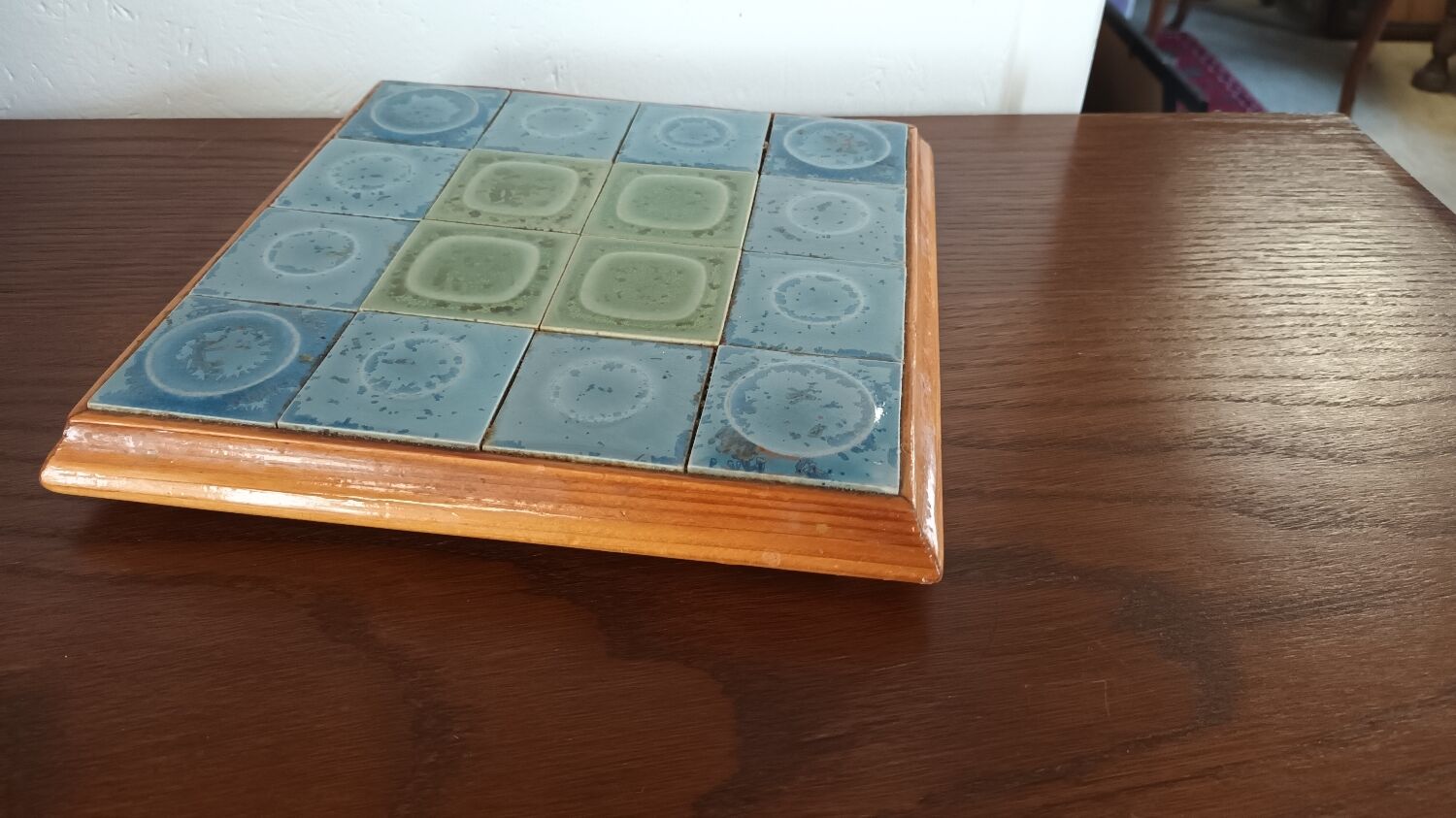 Dessous plat vintage en bois et céramique