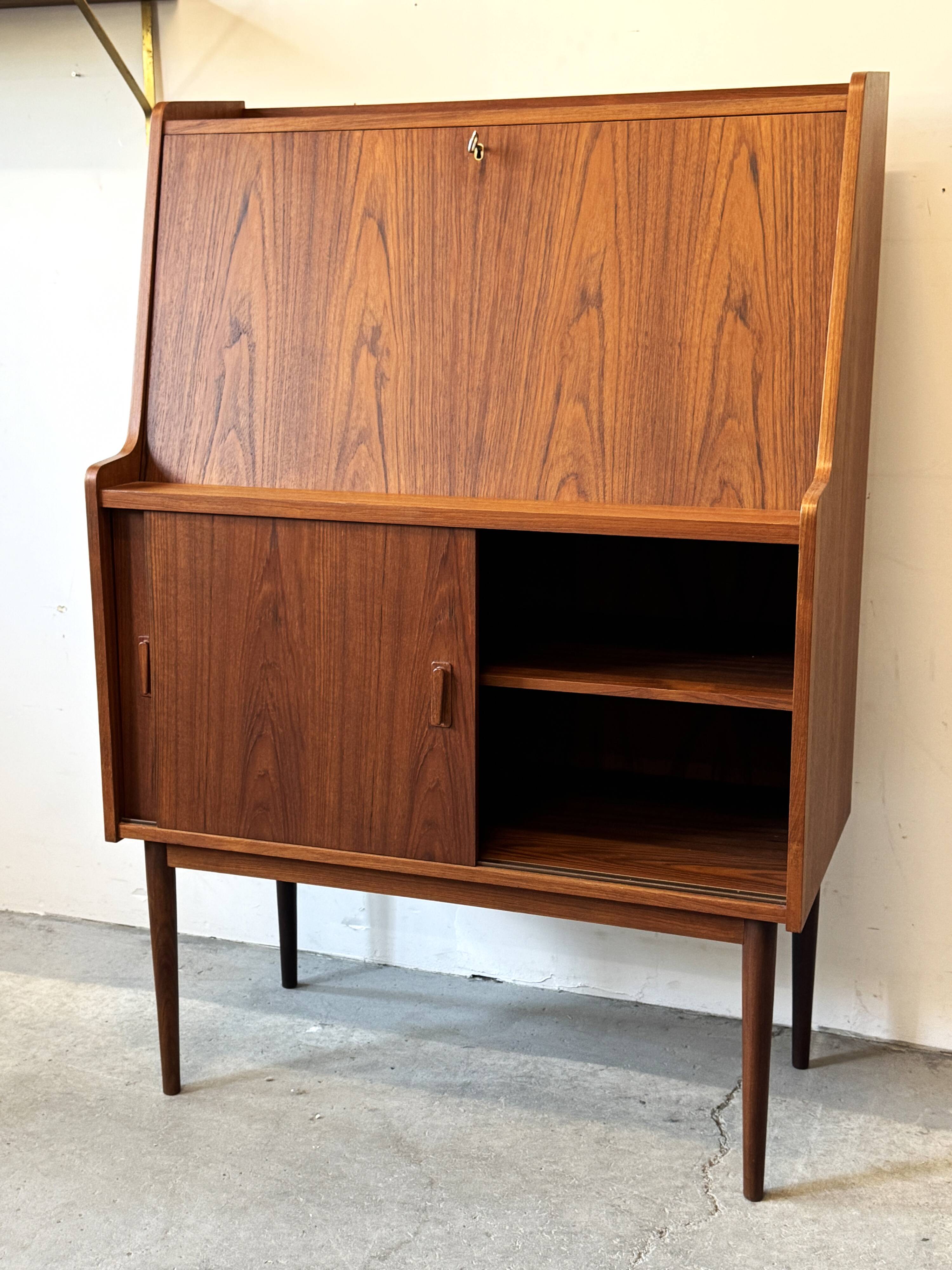 Secretary/desk, Denmark, 1960s/1970s, Mid-C Modern style, vintage