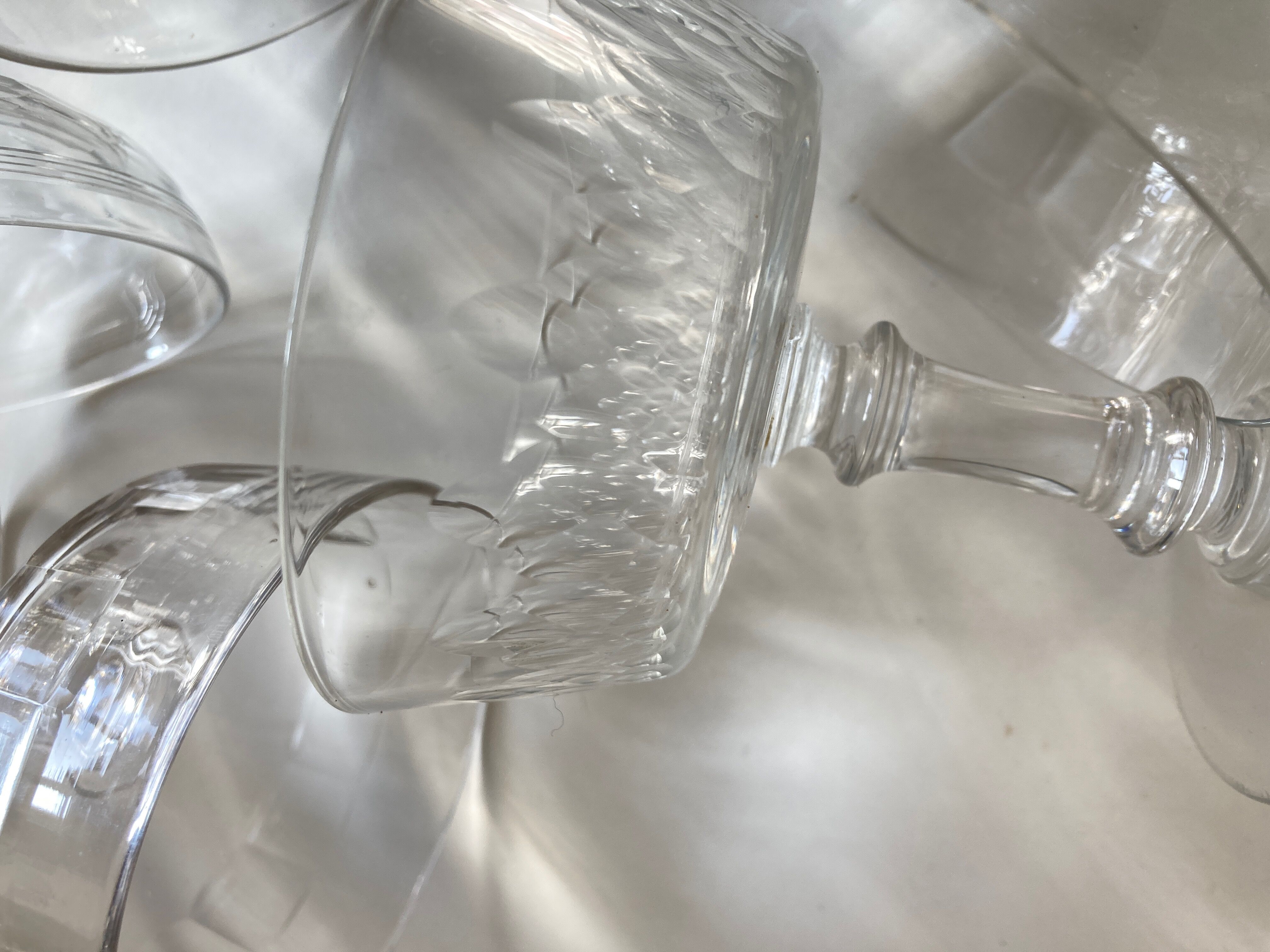 Set of 6 glasses of champagne 19th with flat sides and scales