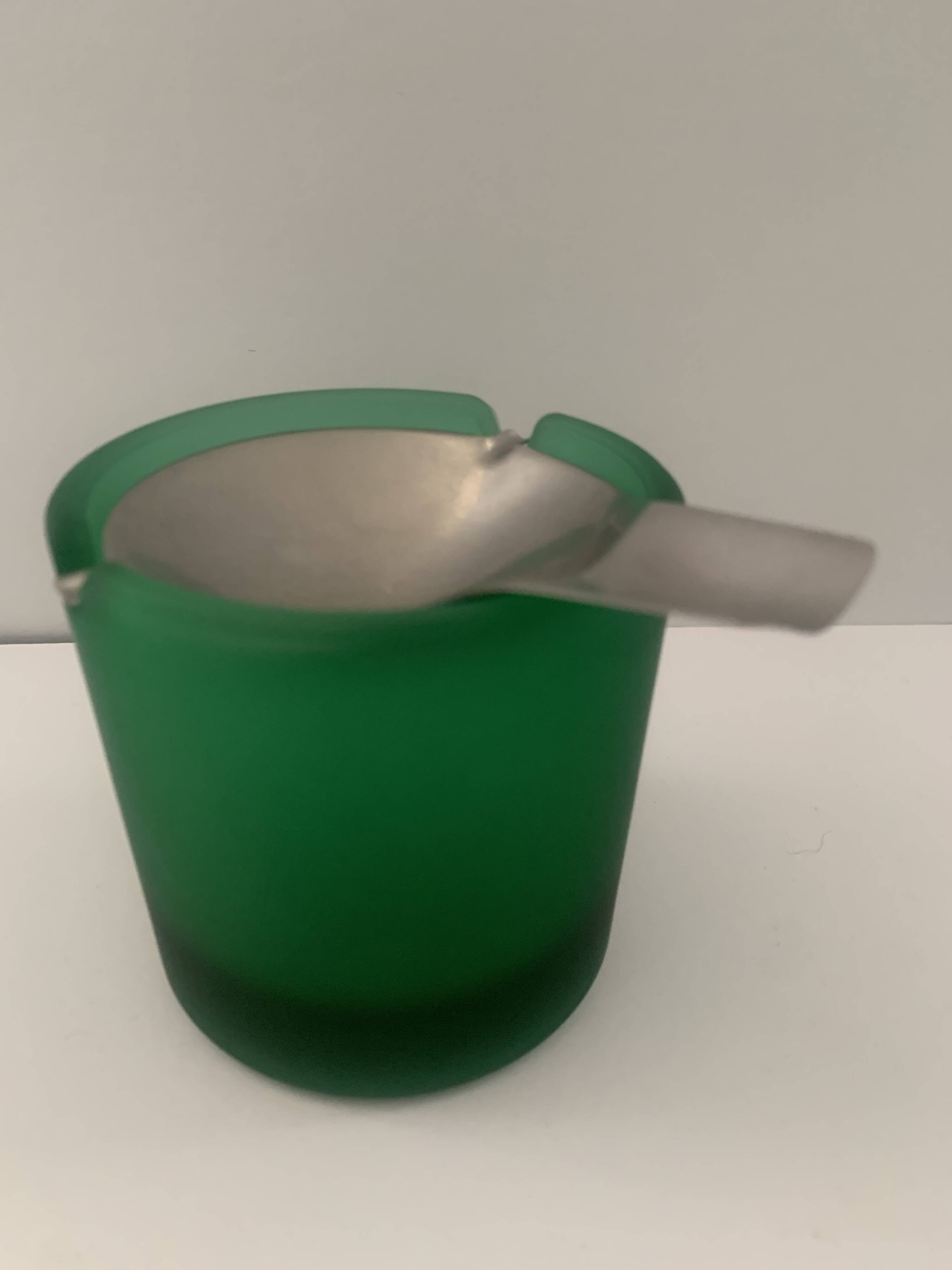 cendrier basculant modèle 504 avec insert en Cromargan de WMF