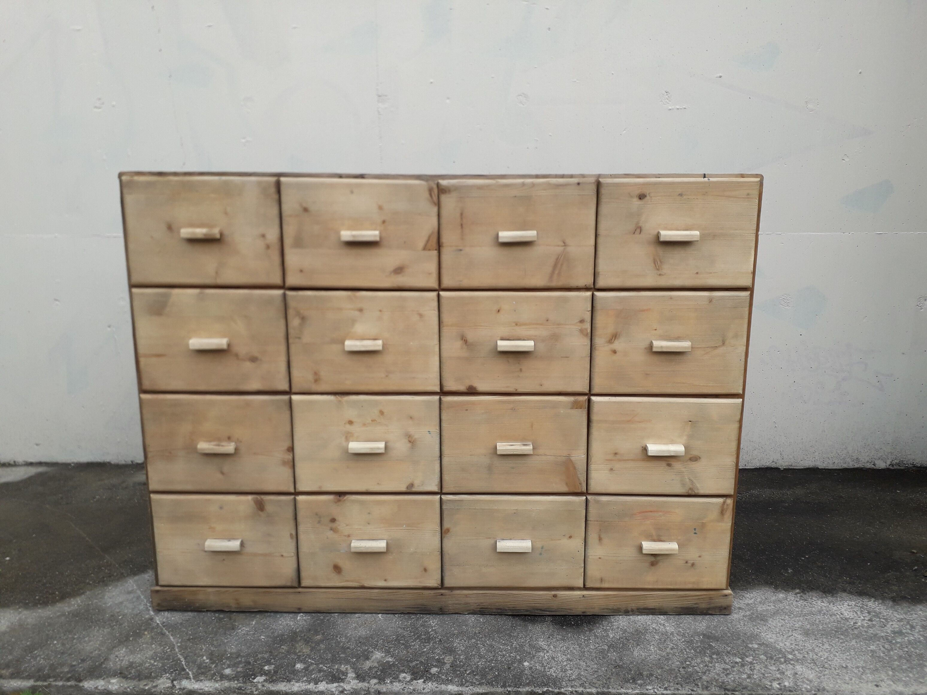 Trade cabinet with drawers