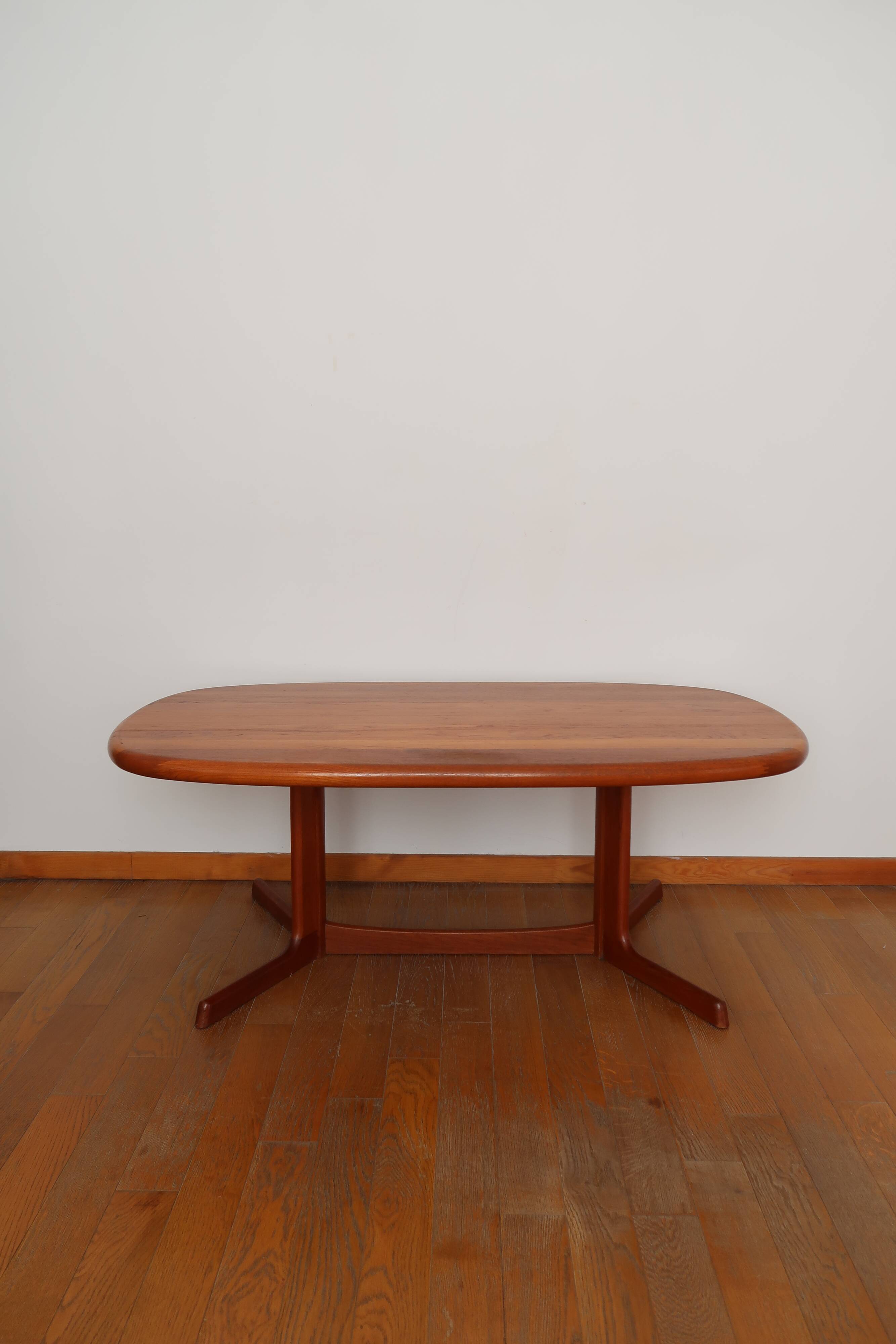 Large Scandinavian coffee table Dyrlund