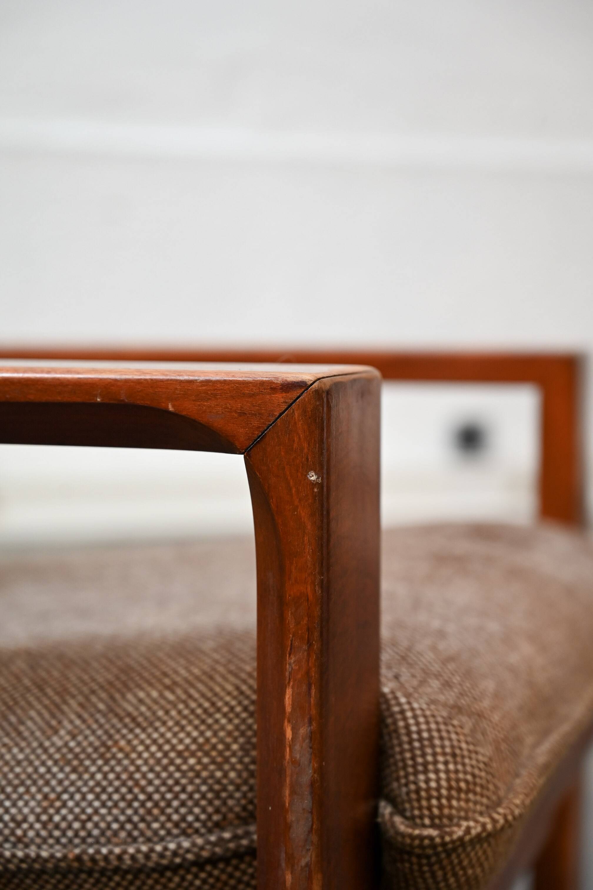 NAVRATYL armchair