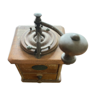 Old coffee grinder peugeot good condition