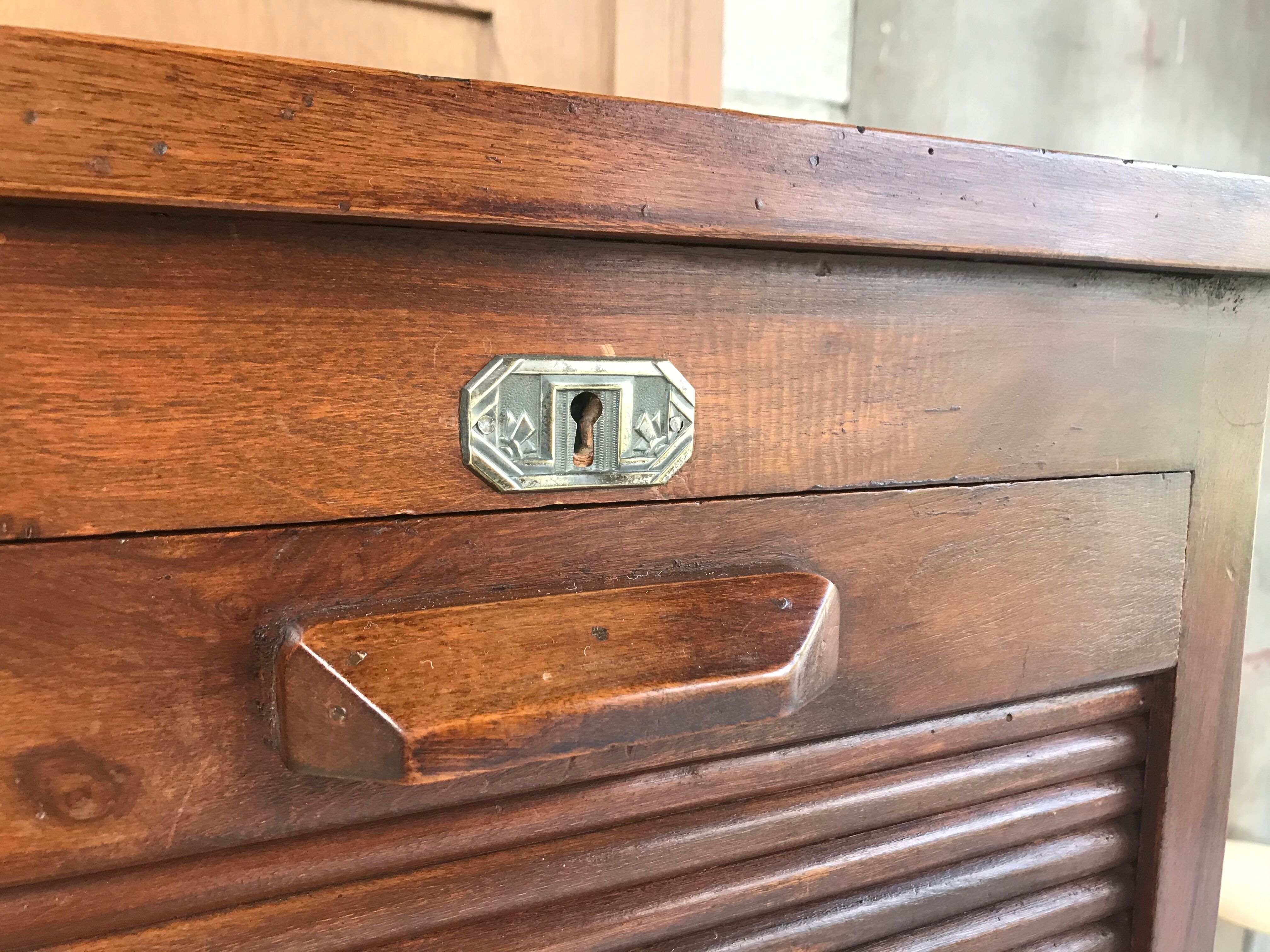 Meuble classeur à rideaux de notaire en noyer