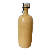 Bouteille vintage en grès jaune