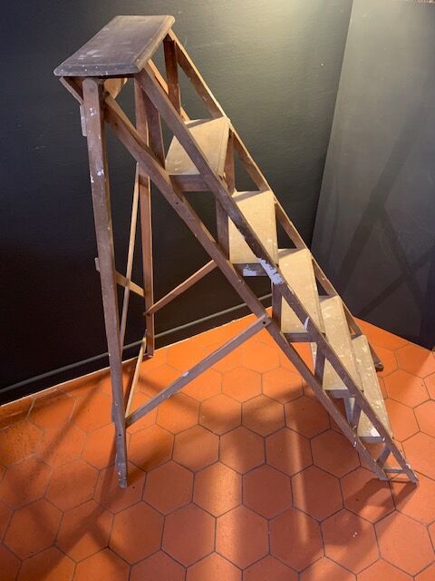 Escabeau de peintre en bois ancien
