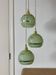 Suspension triples globes vintage en verre granité vert et or