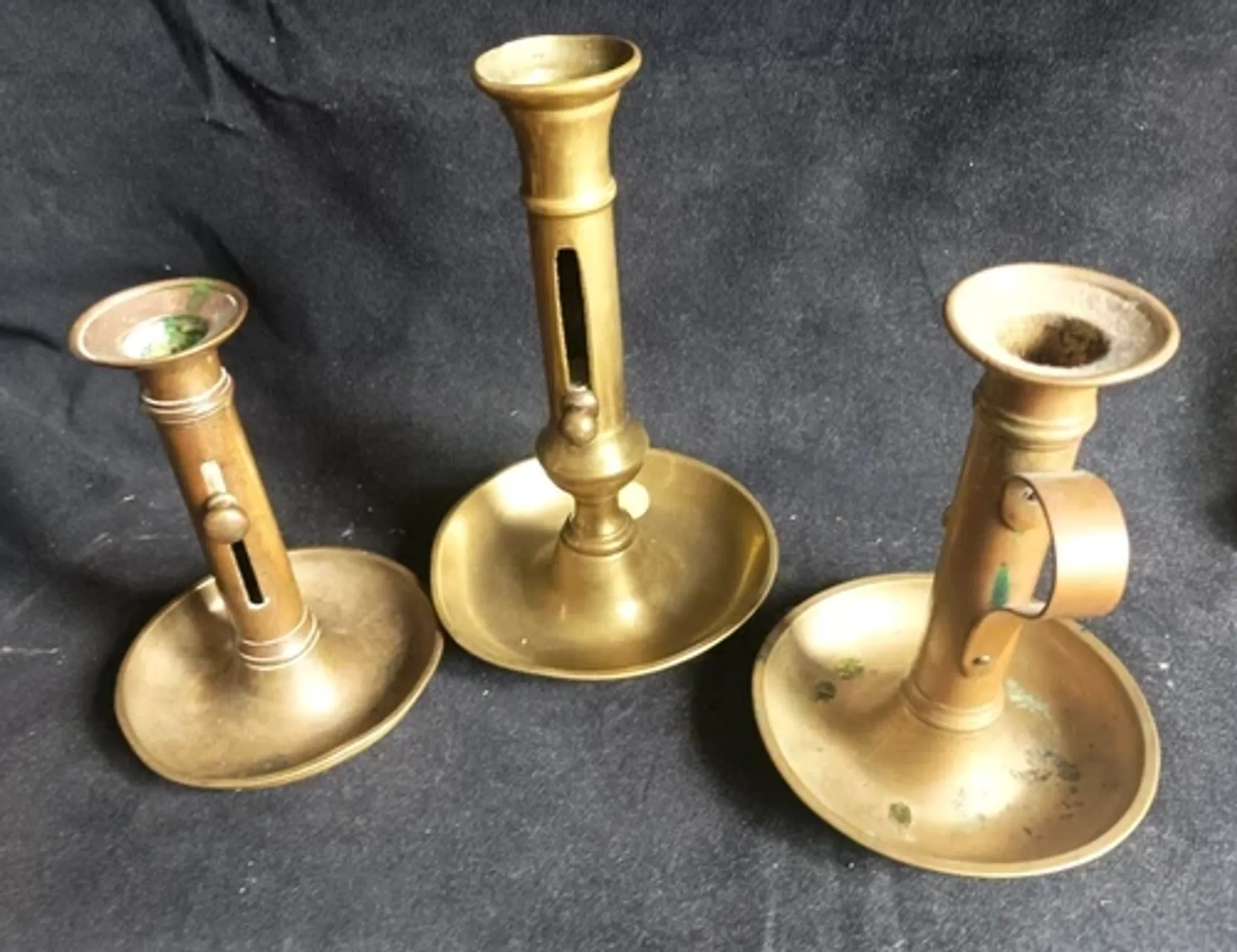 Set of 3 antique push-button bronze candlesticks from the Napoleonic III era.