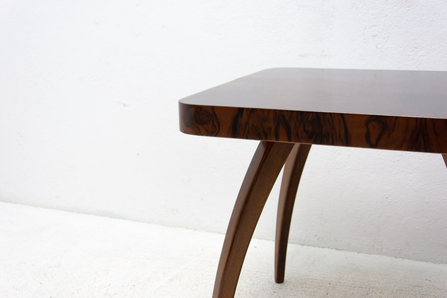 Fully renovated walnut Spider table H 259 by Jindřich Halabala, 1950´s
