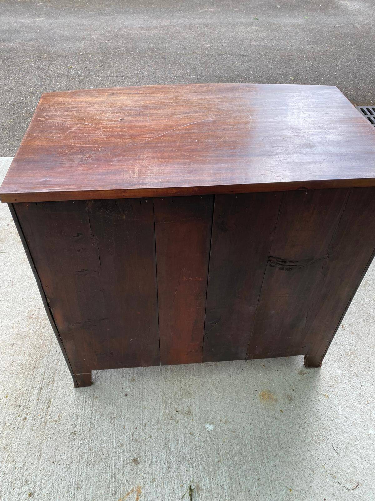 19th century English wooden chest of drawers with 4 drawers