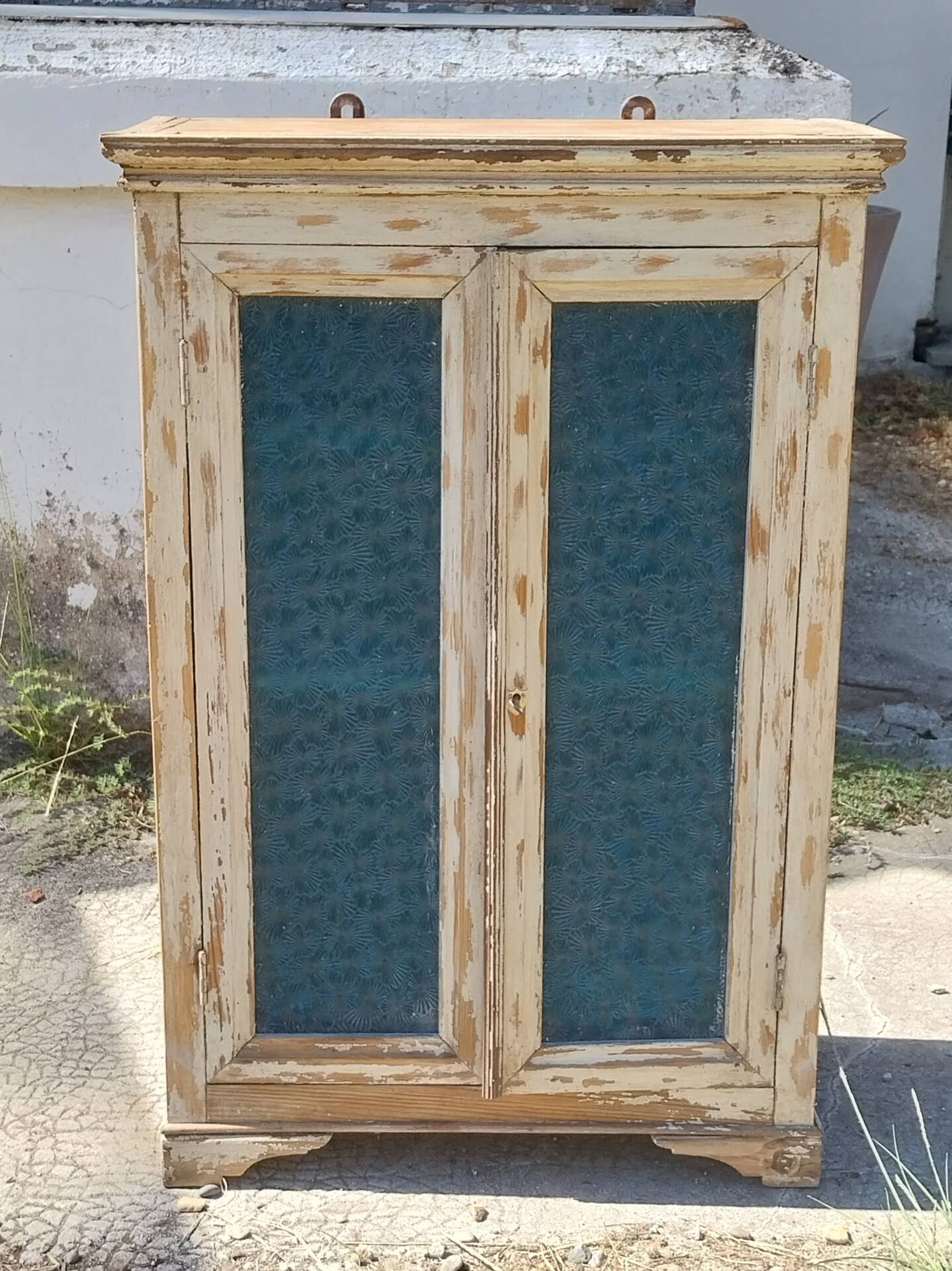 Hanging display case