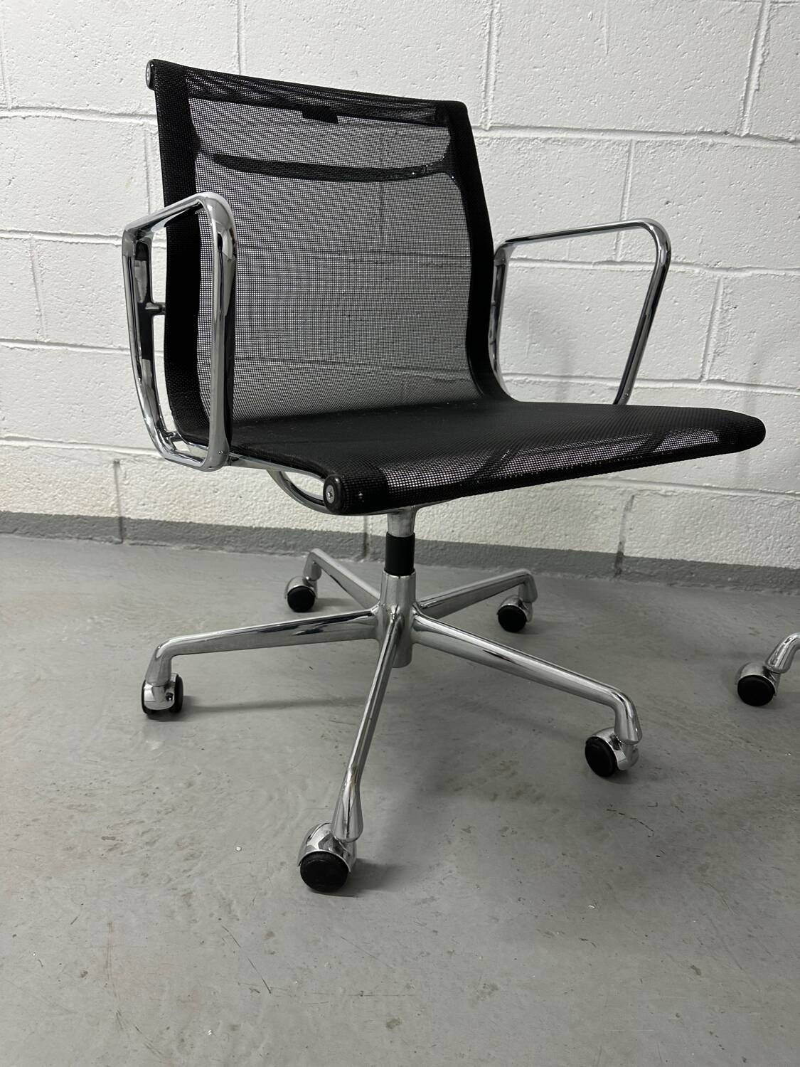Office chair Eames Aluminum chair vitra