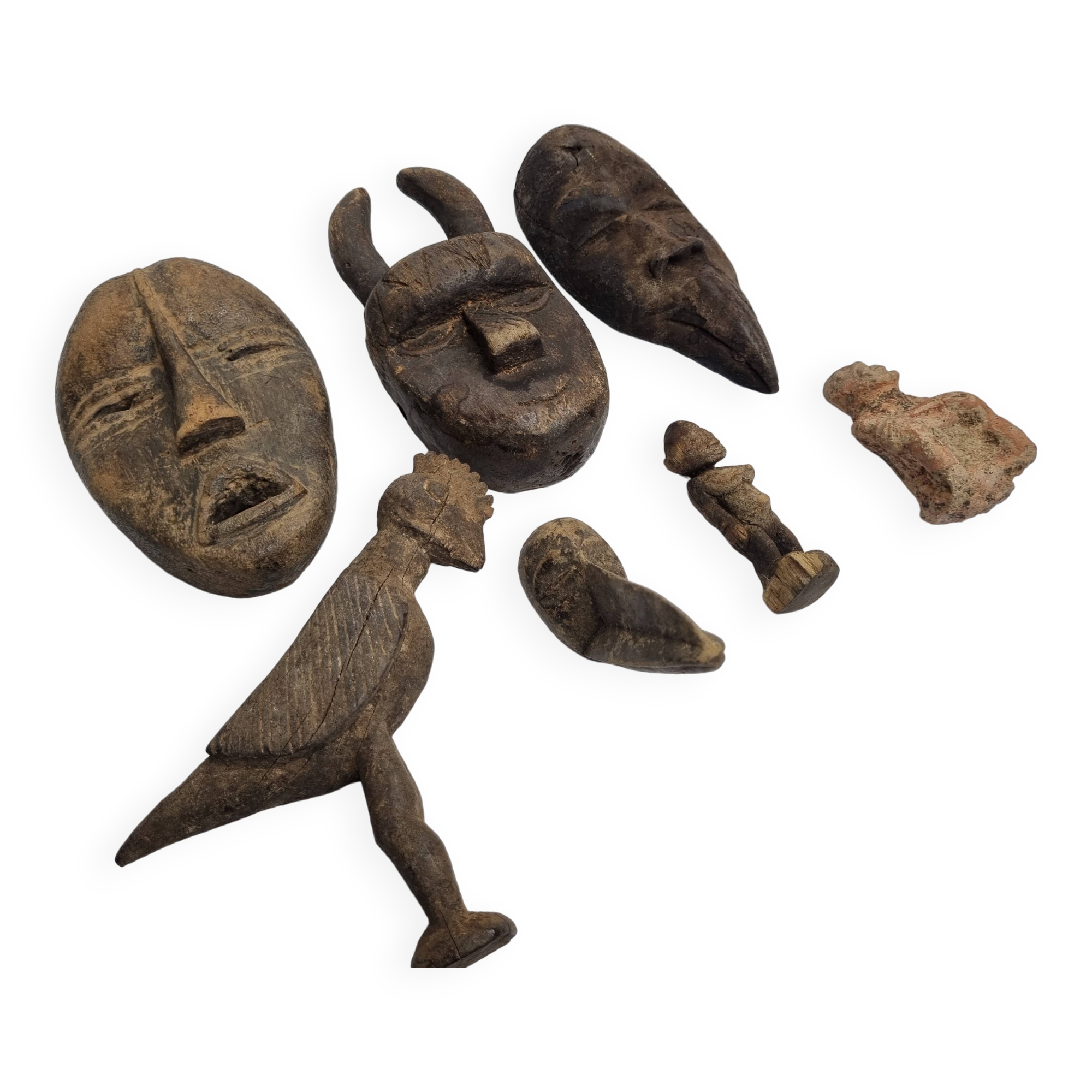 Collection of passport masks and sculptures in wood and terracotta, 7 pieces, 5 to 18 cm
