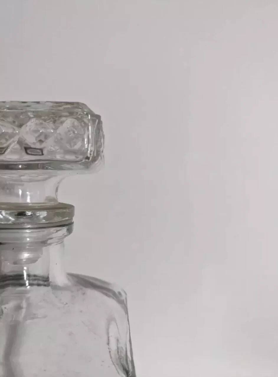 Whiskey decanter
